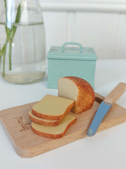 Maileg, Miniature Bread Box w. Cutting Board and Knife