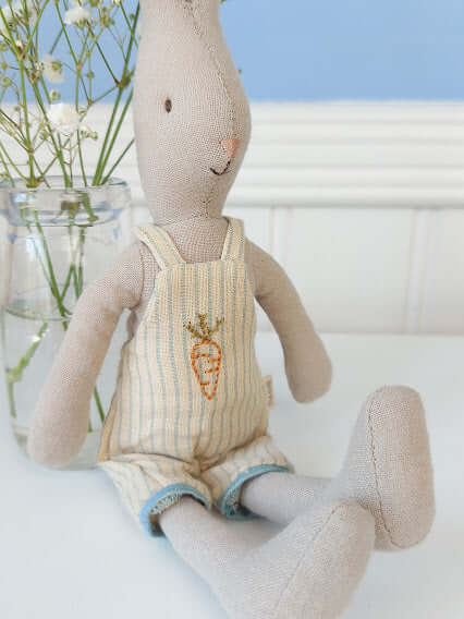 Maileg, Rabbit Size 1 in Carrot Overalls