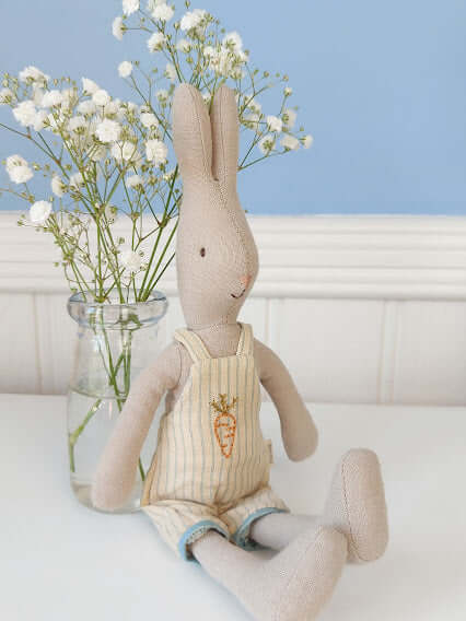 Maileg, Rabbit Size 1 in Carrot Overalls