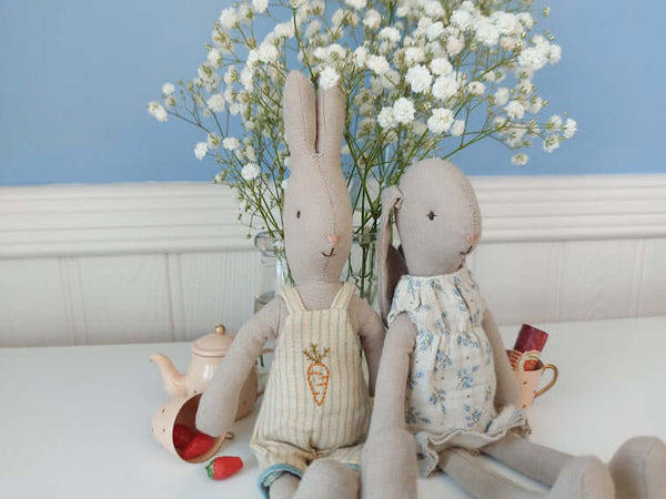Maileg, Rabbit Size 1 in Carrot Overalls